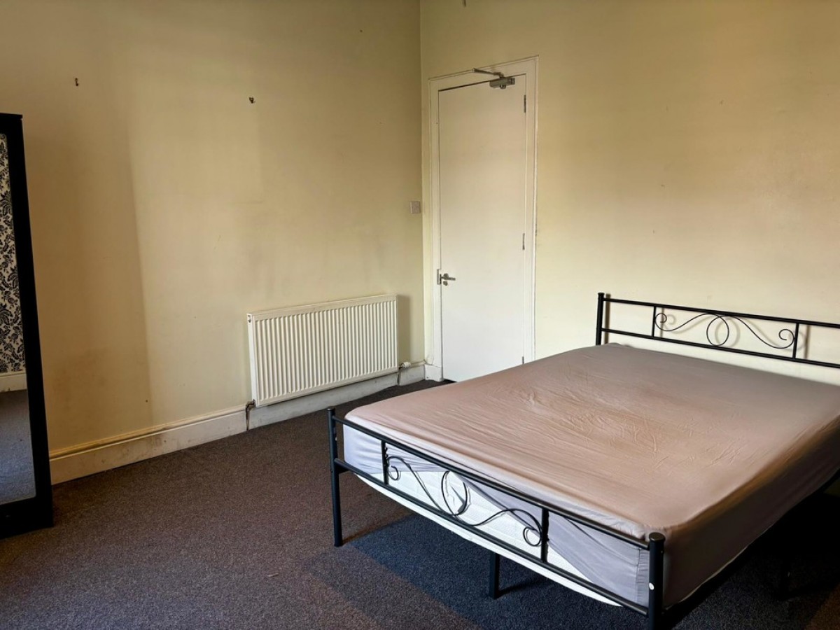 Great Western Road, Woodlands