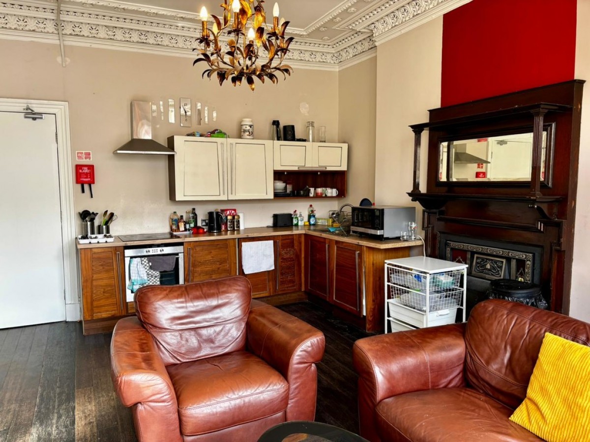 Great Western Road, Woodlands