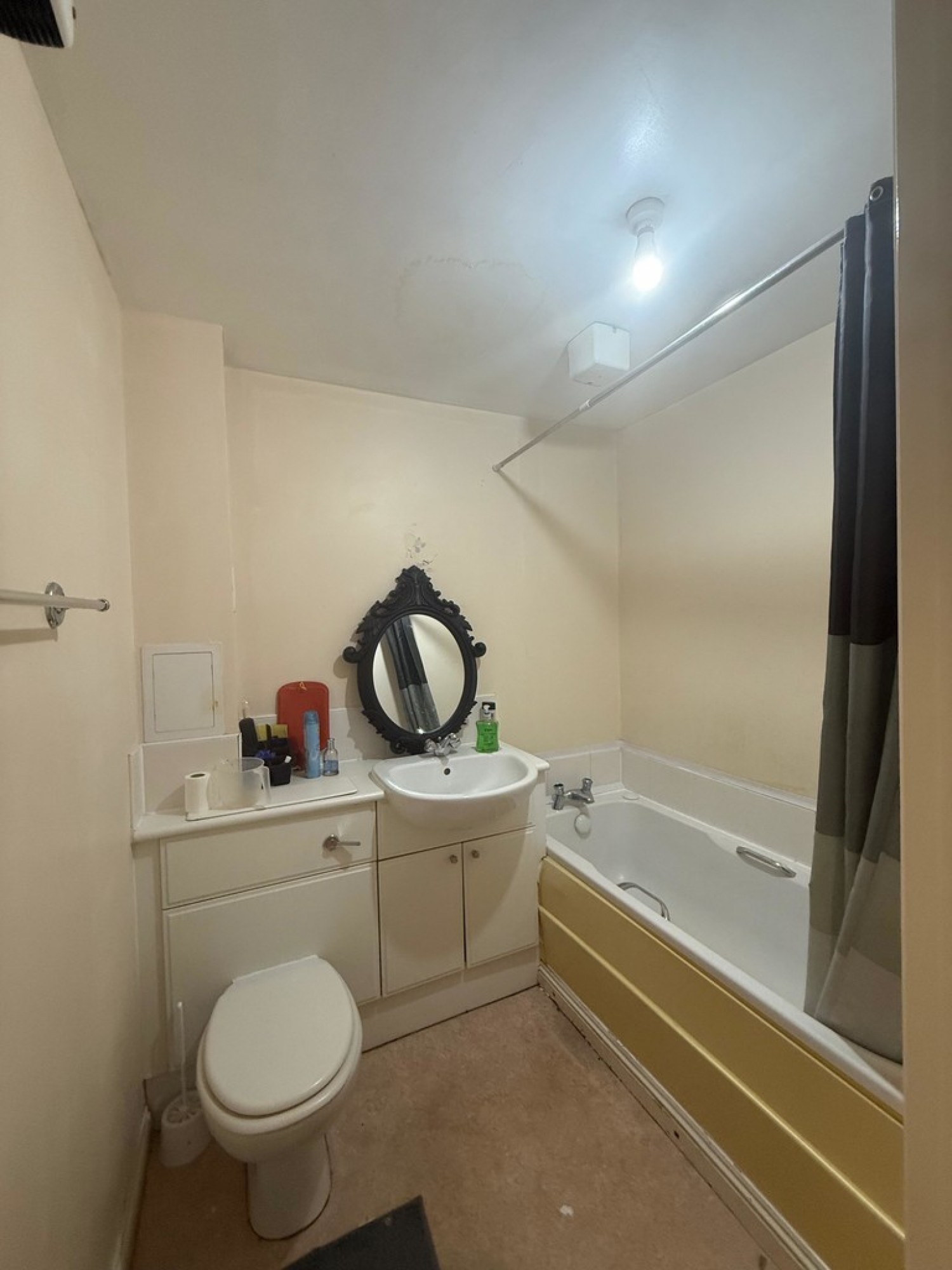 2 bedroom Flat for Sale Wallace Street, Glasgow, Scotland