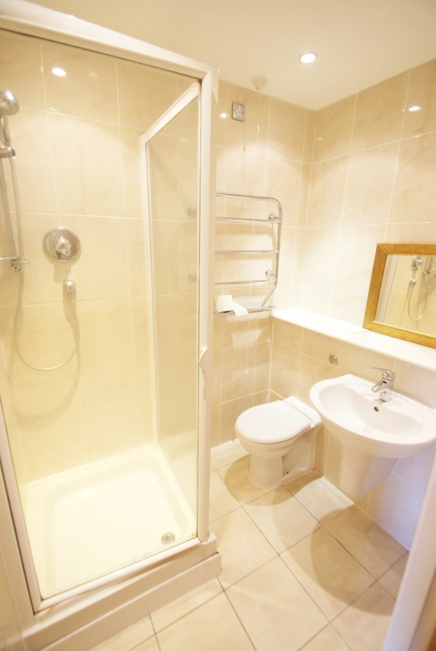 2 bedroom Flat for Letting Lisbon House, Taliesin Court