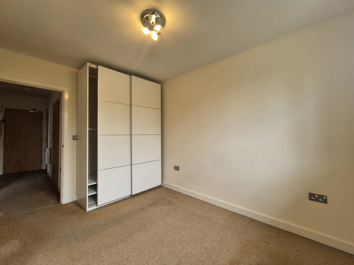 Heol Staughton, Dumballs Road