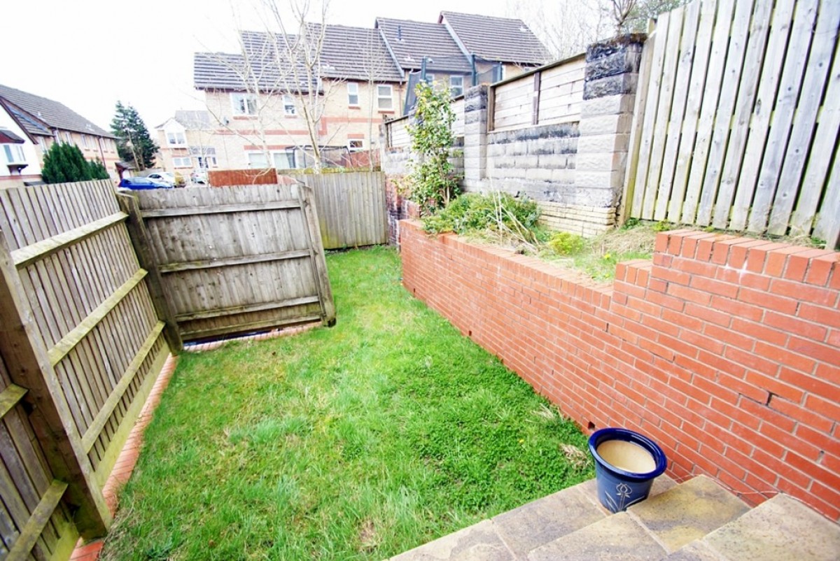 Clos Y Carlwm, Thornhill