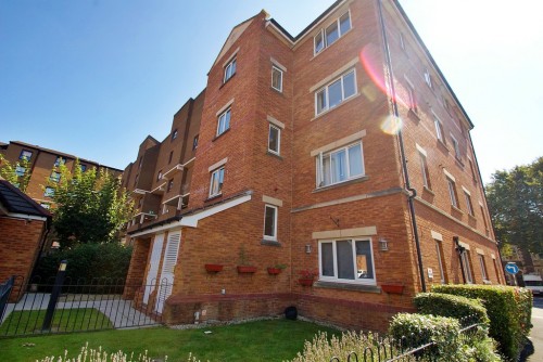 Clos Dewi Sant, Cardiff