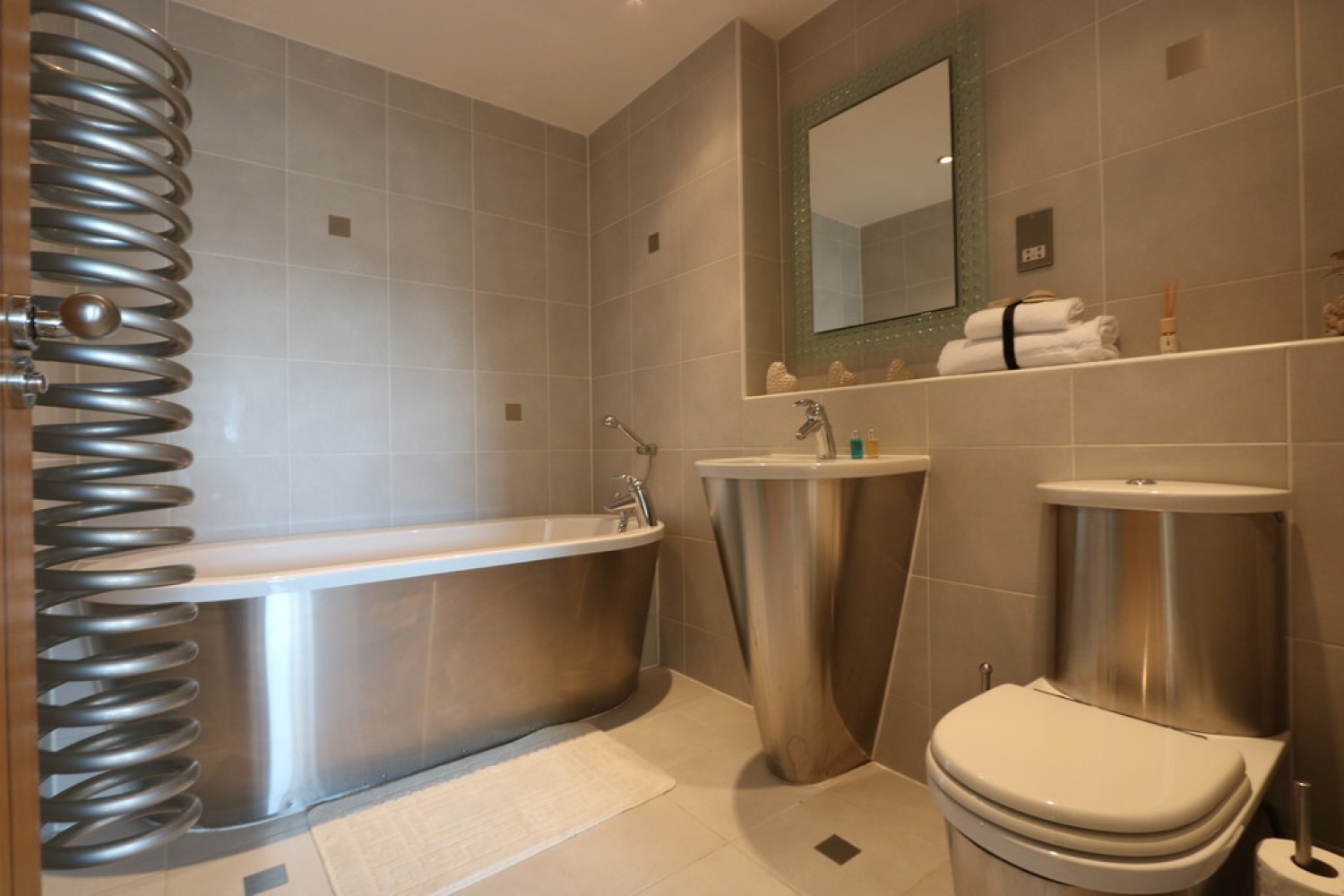 2 bedroom Flat for Letting Altolusso, Bute Terrace, Cathays