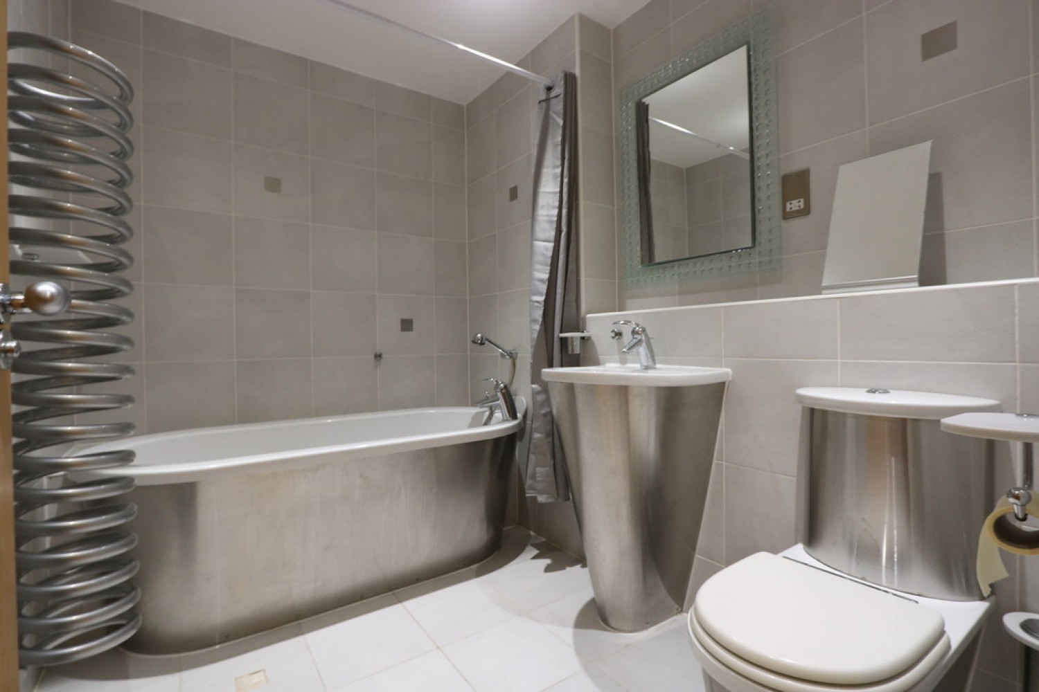 2 bedroom Flat for Letting Altolusso, Bute Terrace, Cathays