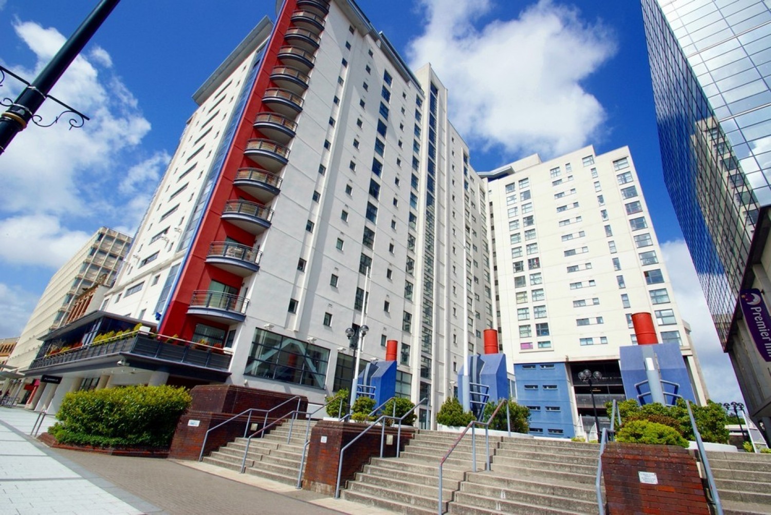3 bedroom Flat for Letting Landmark Place, Churchill Way