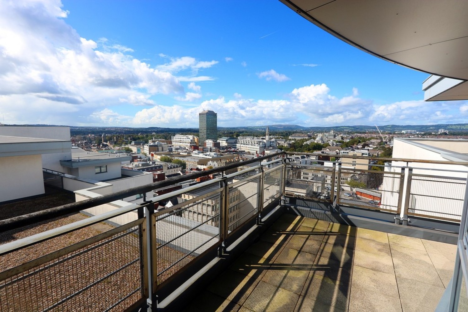 3 bedroom Flat for Letting Landmark Place, Churchill Way