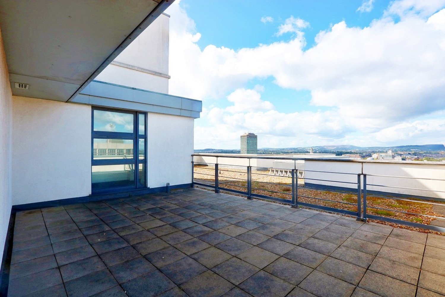 3 bedroom Flat for Letting Landmark Place, Churchill Way
