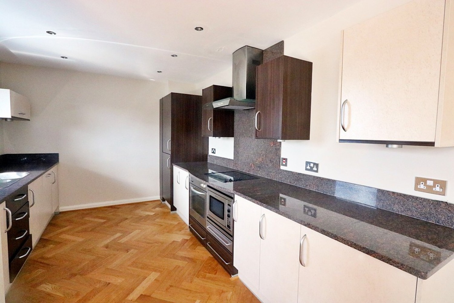 3 bedroom Flat for Letting Landmark Place, Churchill Way