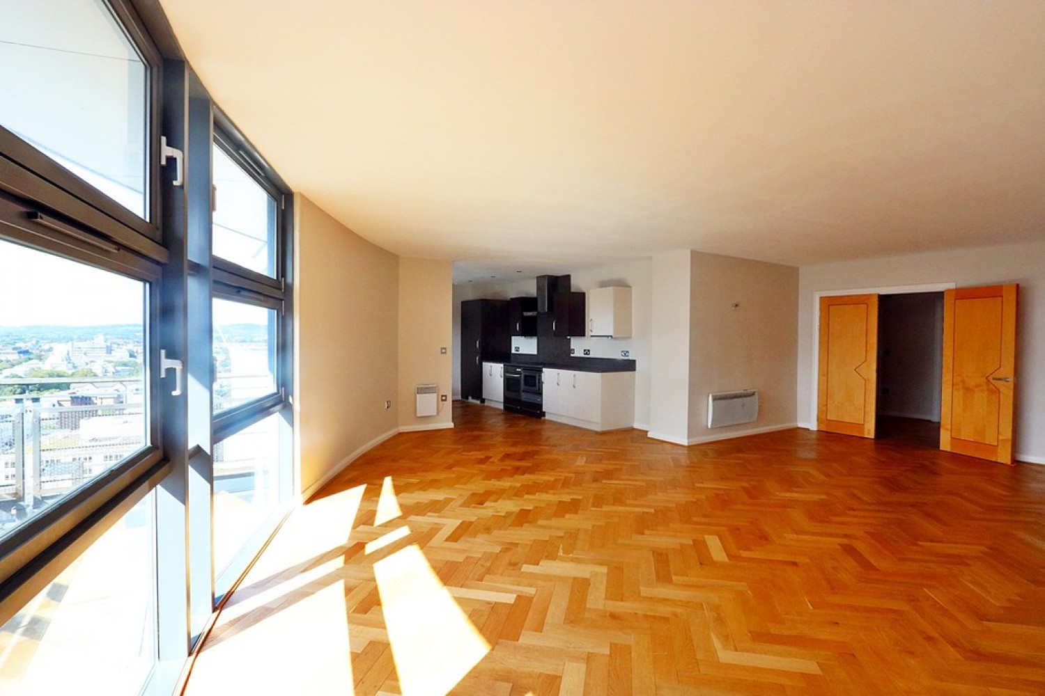 3 bedroom Flat for Letting Landmark Place, Churchill Way