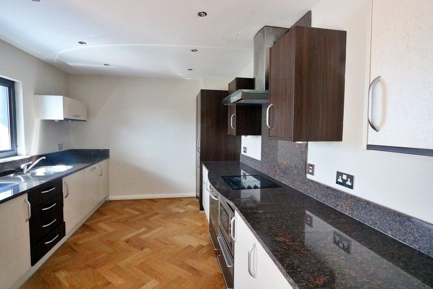 3 bedroom Flat for Letting Landmark Place, Churchill Way