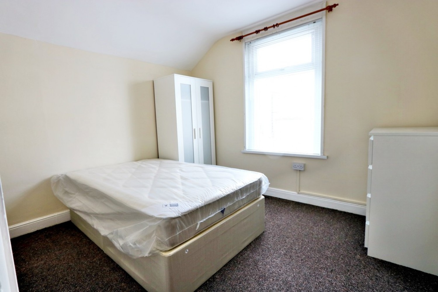 2 bedroom Flat for Letting Monthermer Road, Cardiff