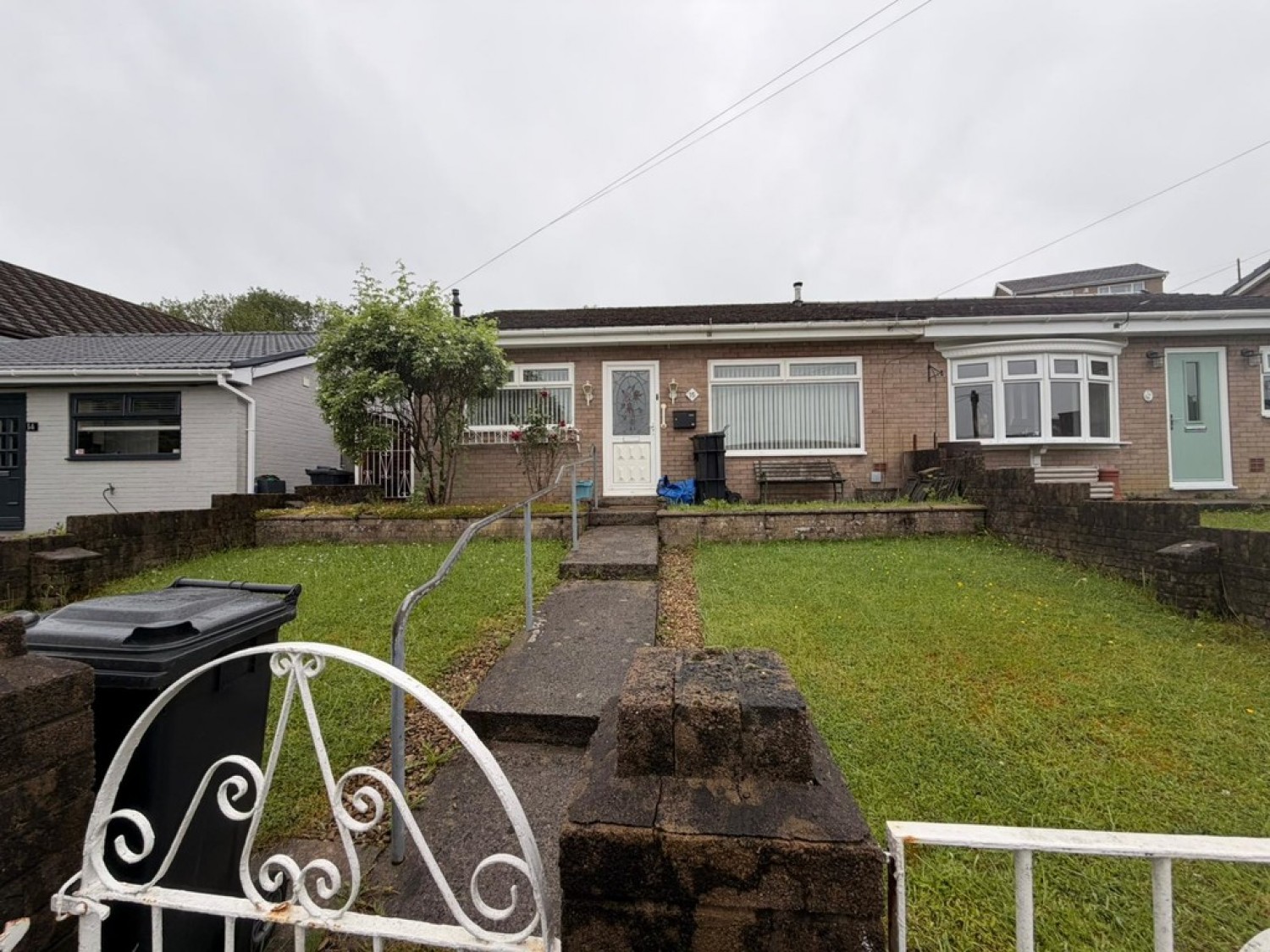 3 bedroom Bungalow for Letting Anthony Grove, Abercanaid