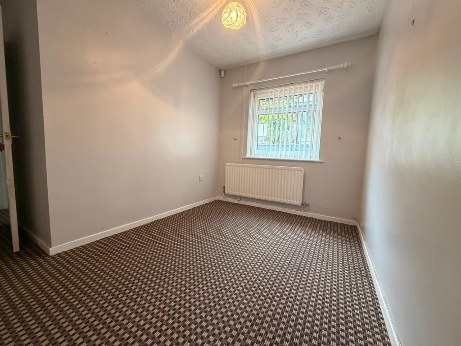 3 bedroom Bungalow for Letting Anthony Grove, Abercanaid