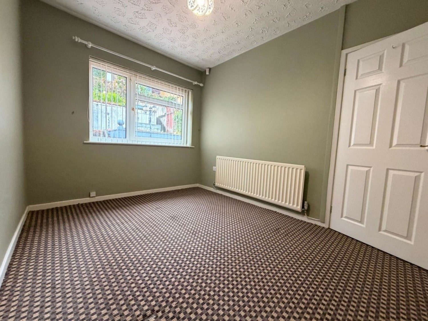 3 bedroom Bungalow for Letting Anthony Grove, Abercanaid