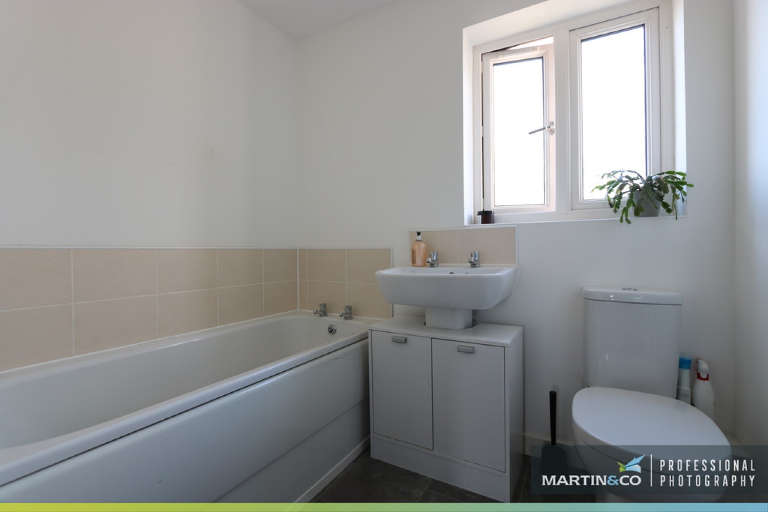 4 bedroom House in Church Road, St Edeyrns