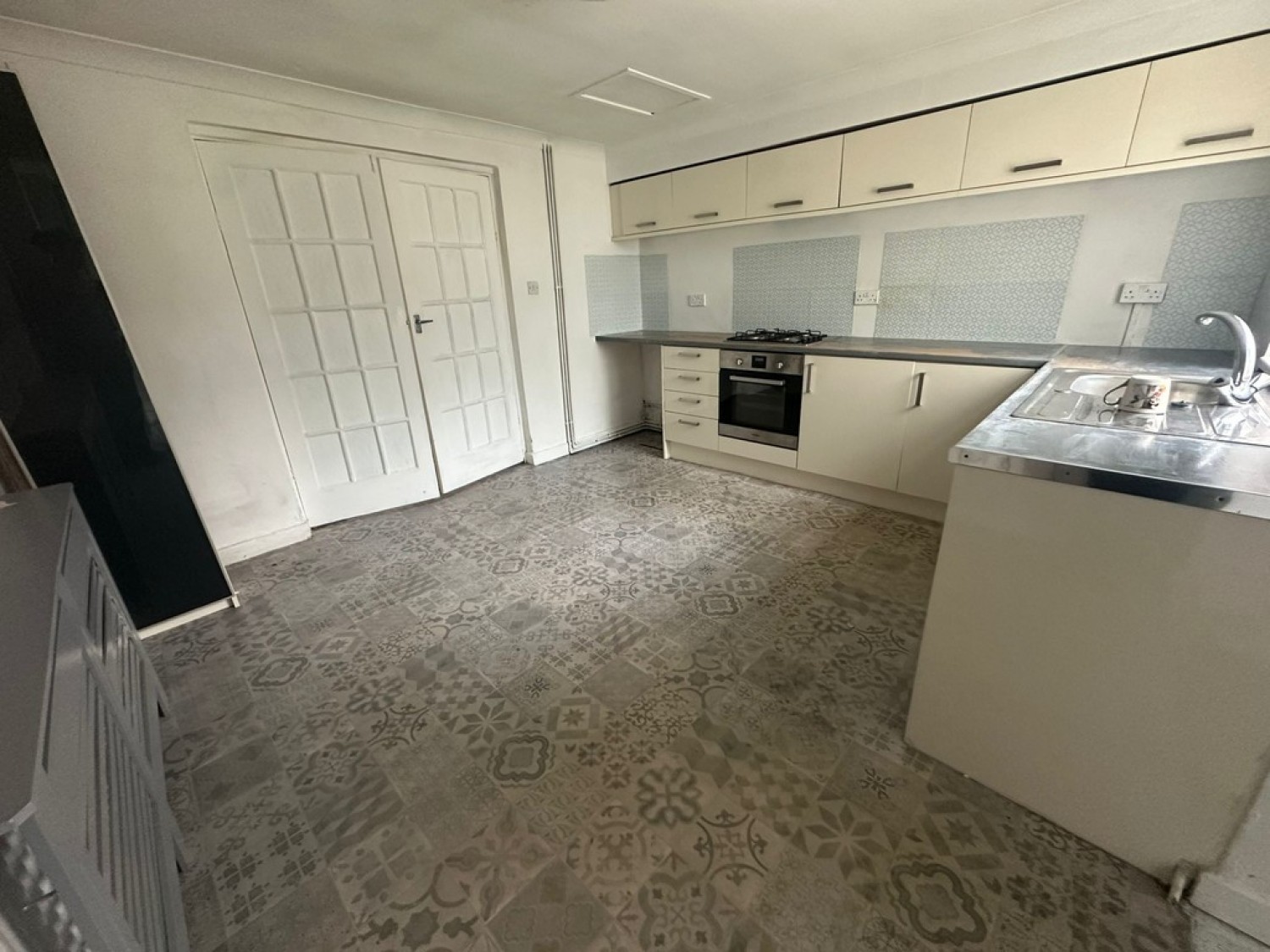 3 bedroom House in Kimberley Place, Troedyrhiw