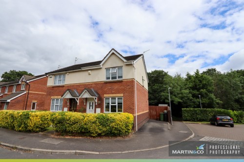 Lowfield Drive, Thornhill