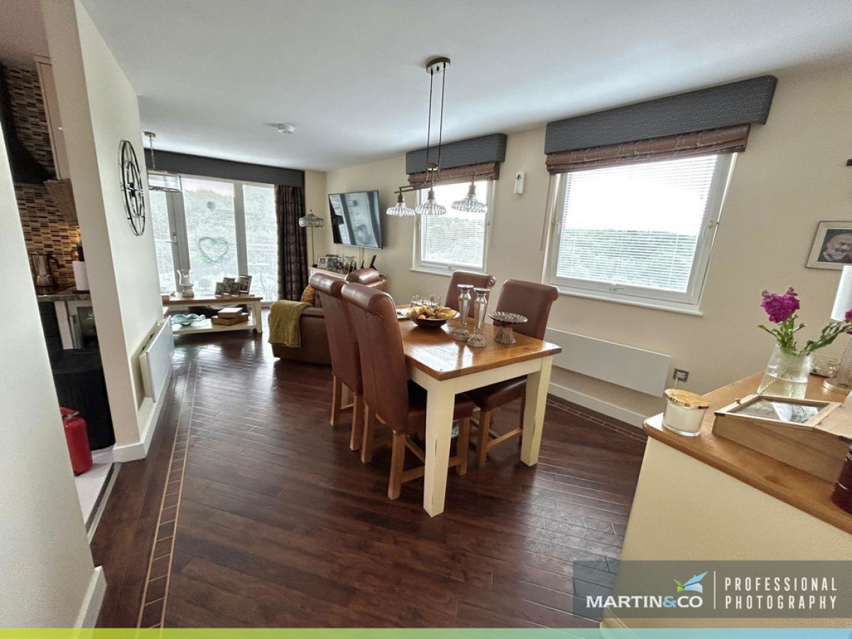 Roma, Victoria Wharf