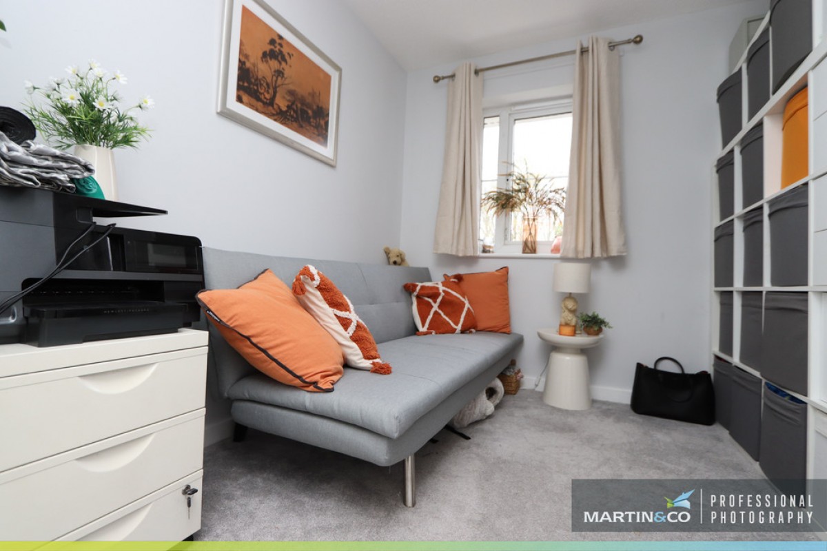 Heol Llinos, Thornhill