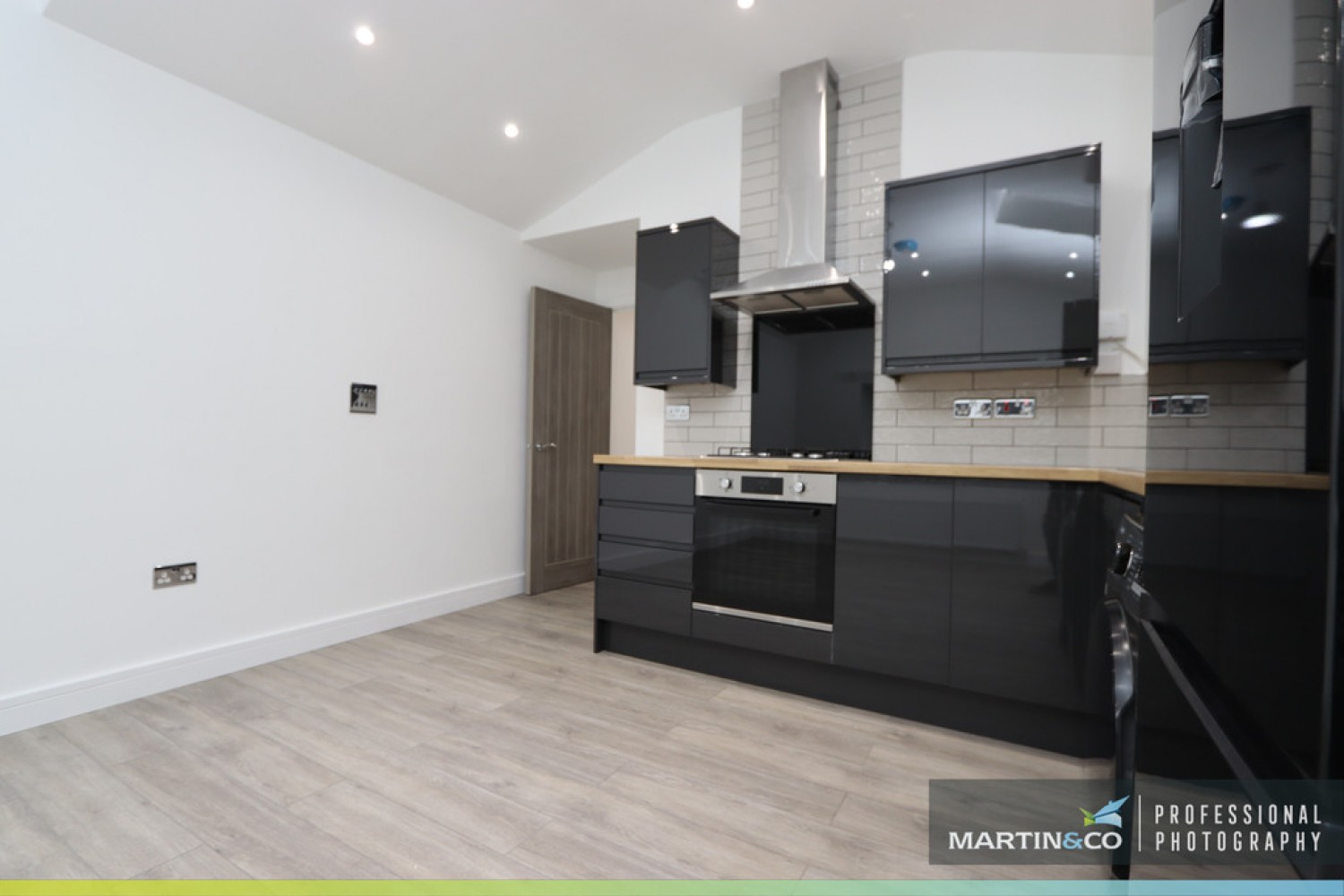 2 bedroom Flat in Cyril Crescent, Roath