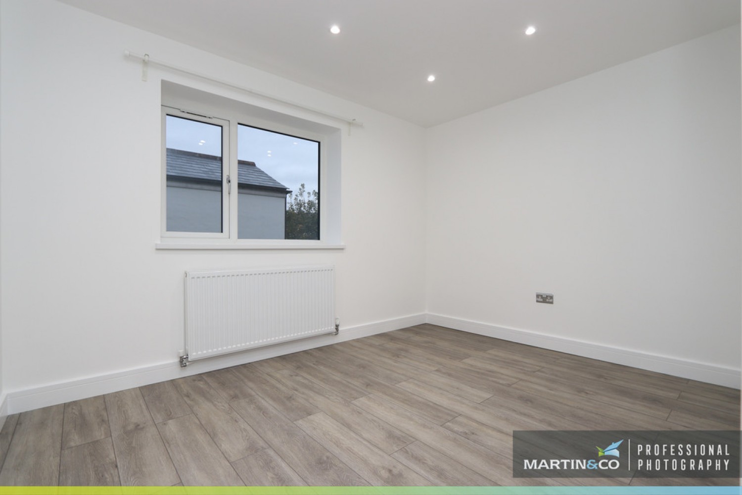 2 bedroom Flat in Cyril Crescent, Roath