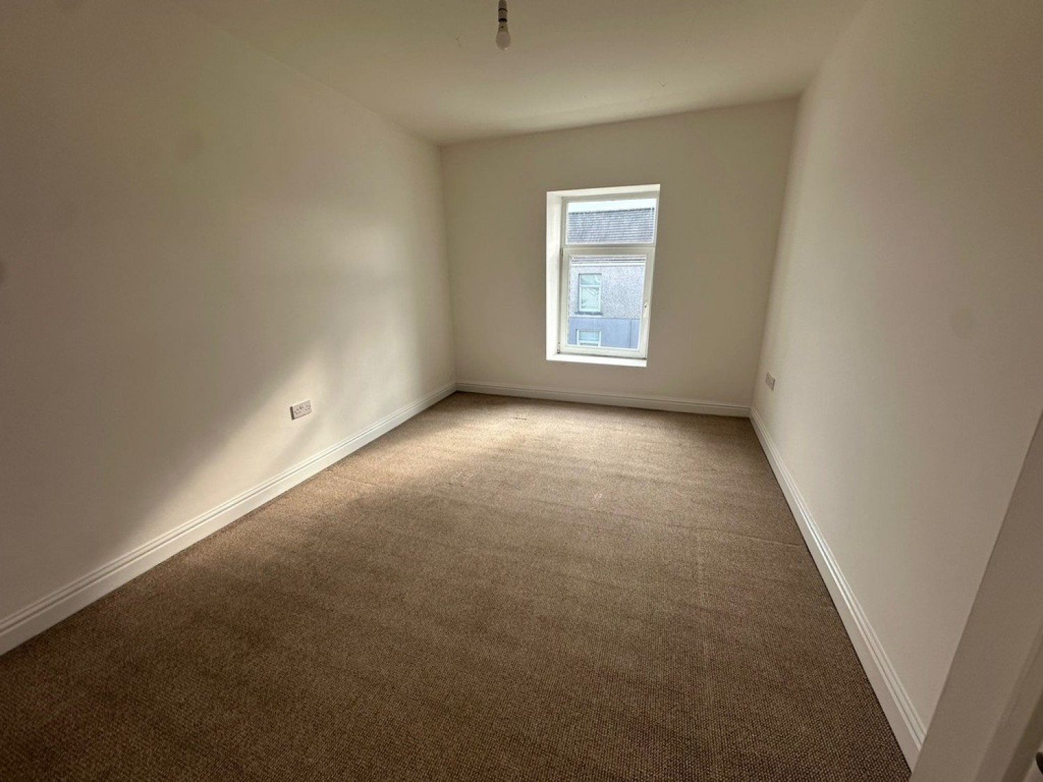 3 bedroom House in High Street, Dowlais