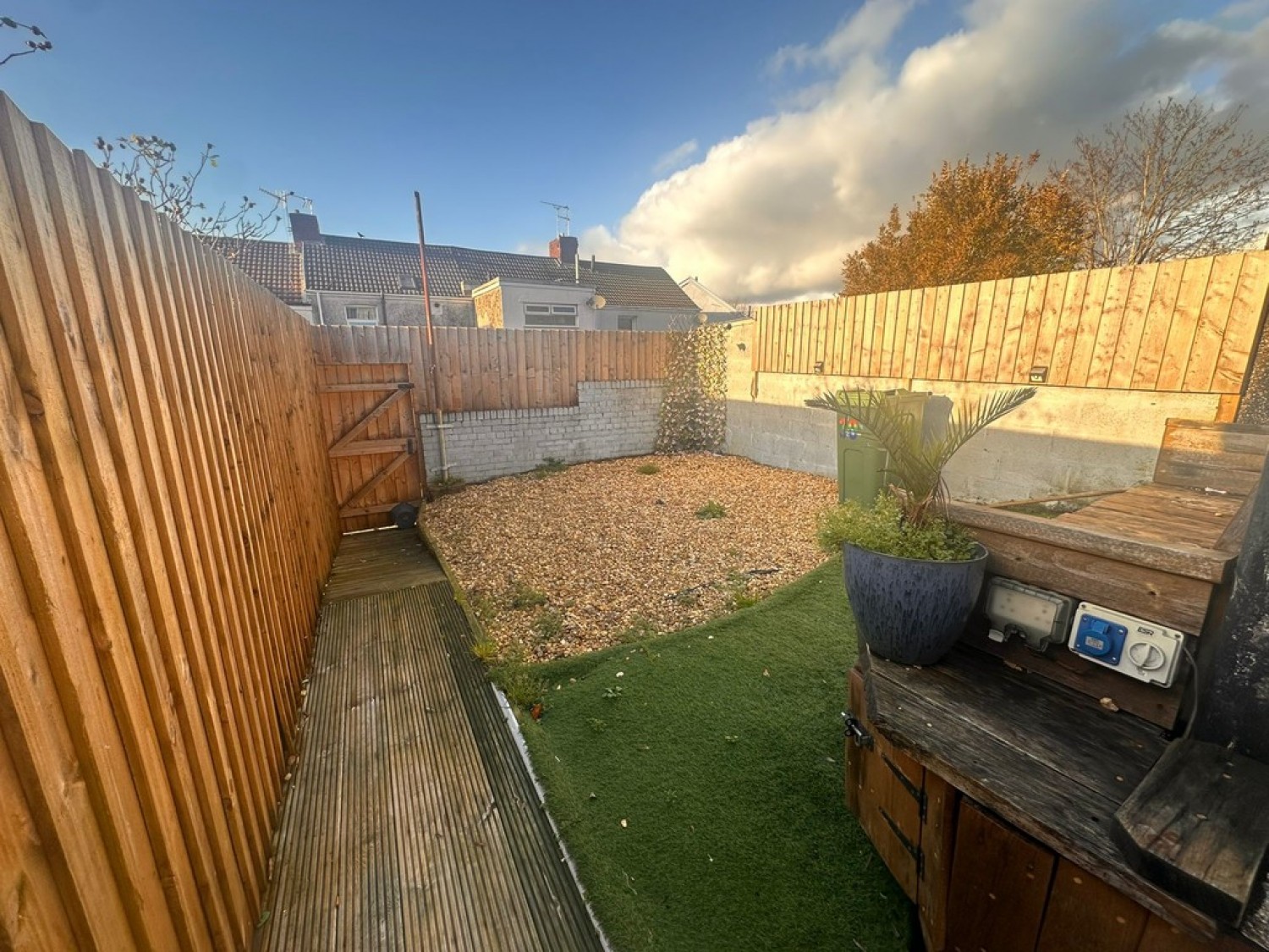 Francis Street, Fleur De Lis