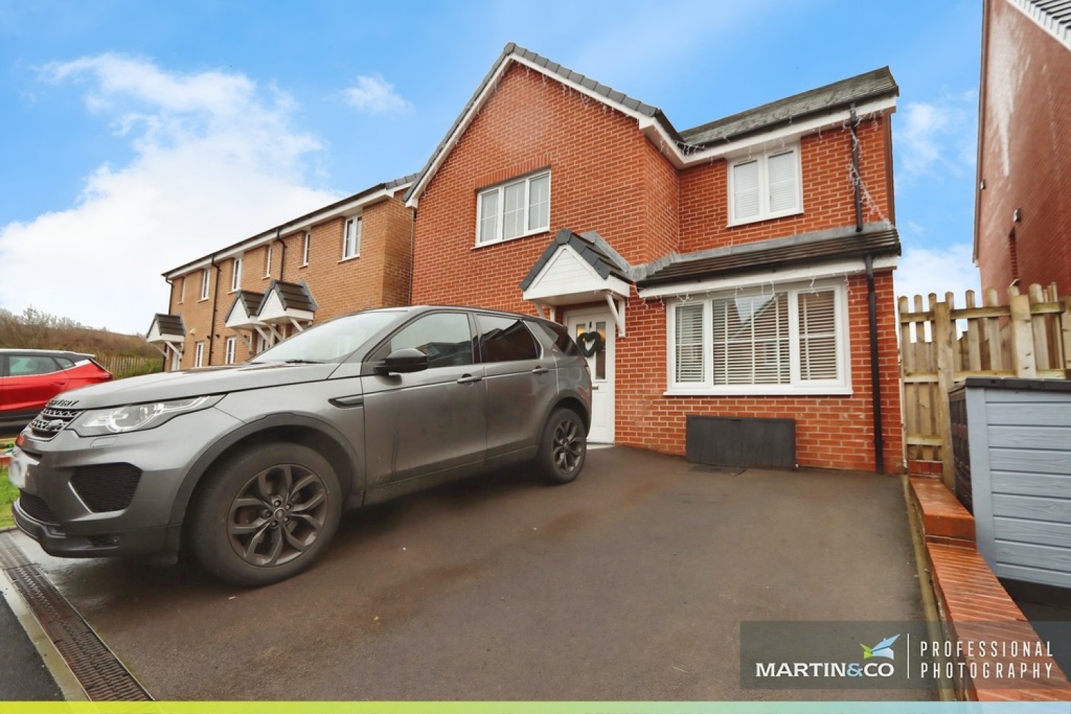 4 bedroom House in Heol Y Gylfinir, Llanilid