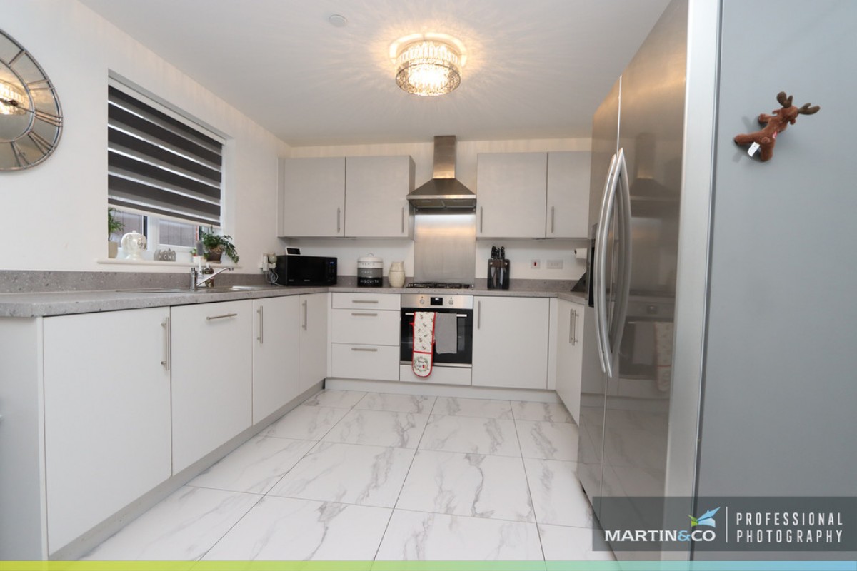 Heol Y Gylfinir, Llanilid