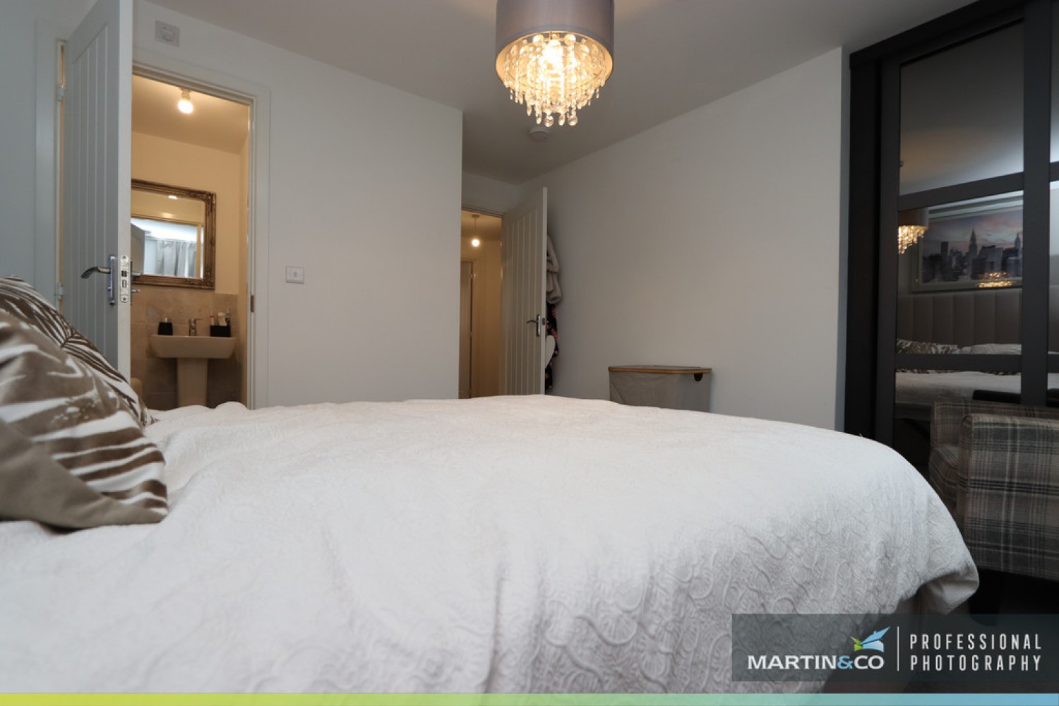 4 bedroom House in Heol Y Gylfinir, Llanilid