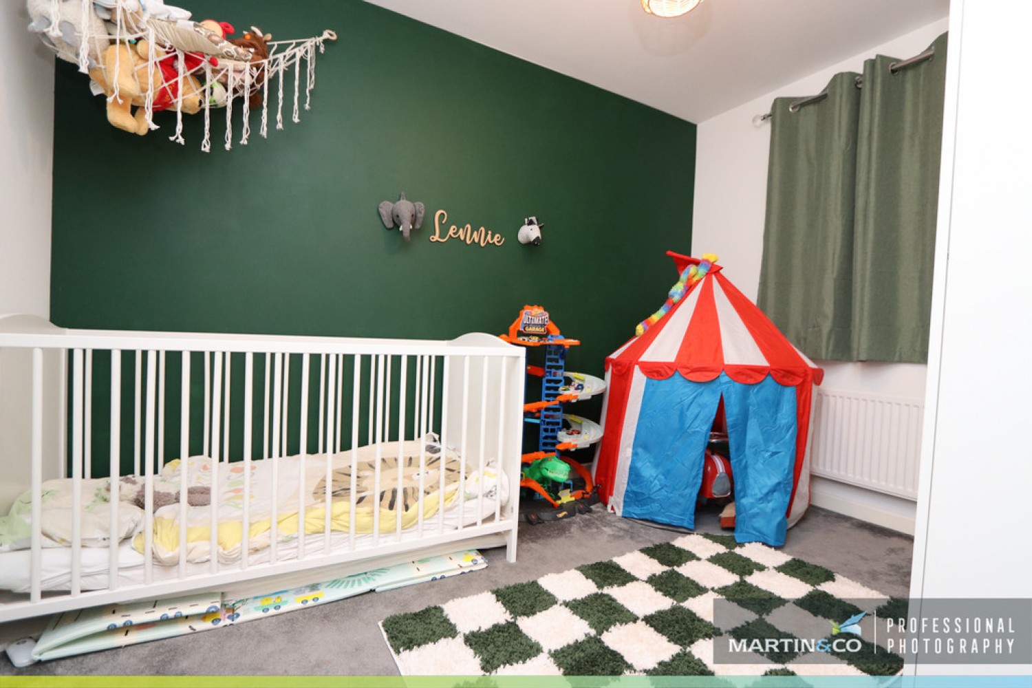 4 bedroom House in Heol Y Gylfinir, Llanilid