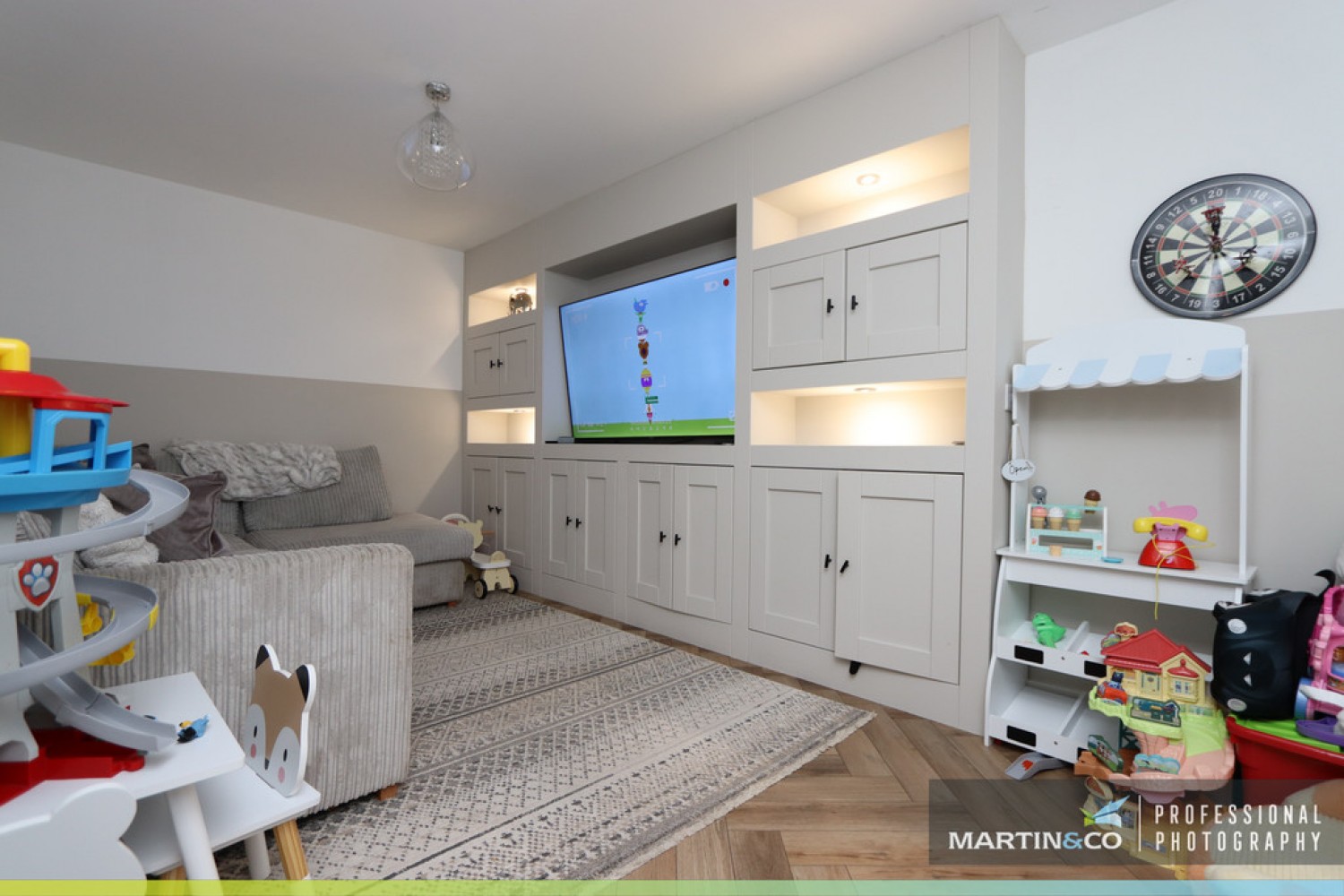 4 bedroom House in Heol Y Gylfinir, Llanilid