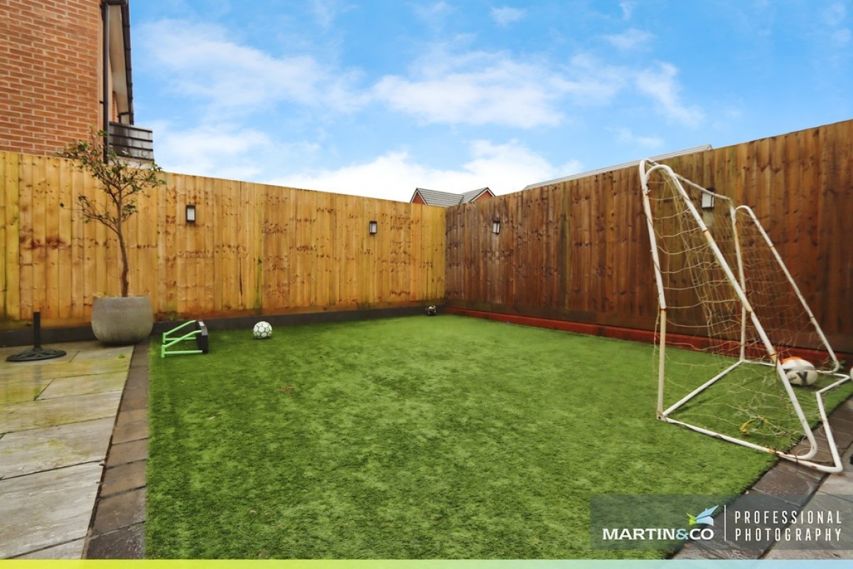 Heol Y Gylfinir, Llanilid