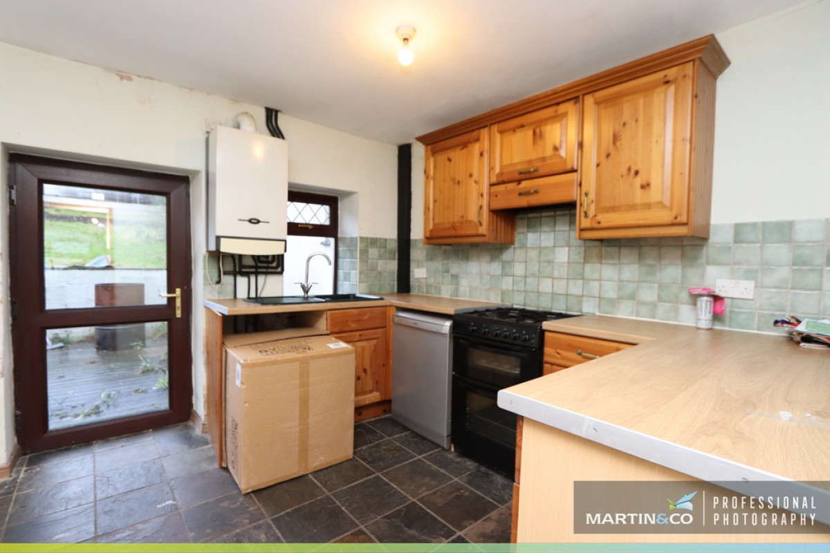 Commercial Road, Machen