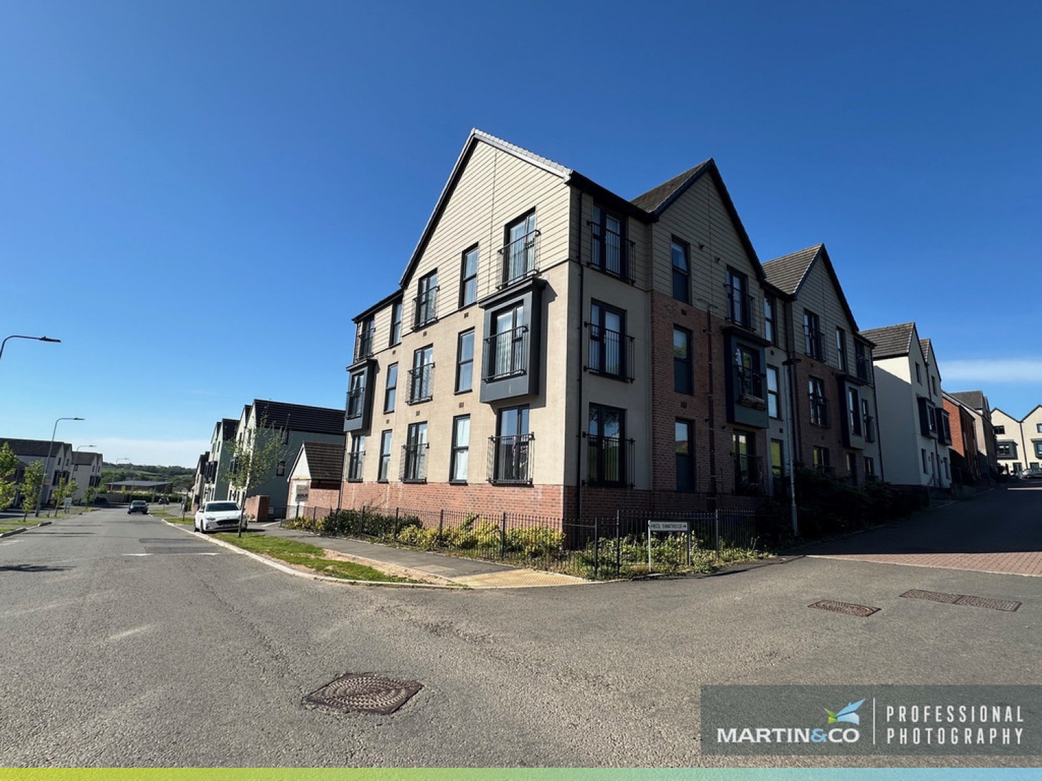 2 bedroom Flat for Sale Church Road, St Edeyrns
