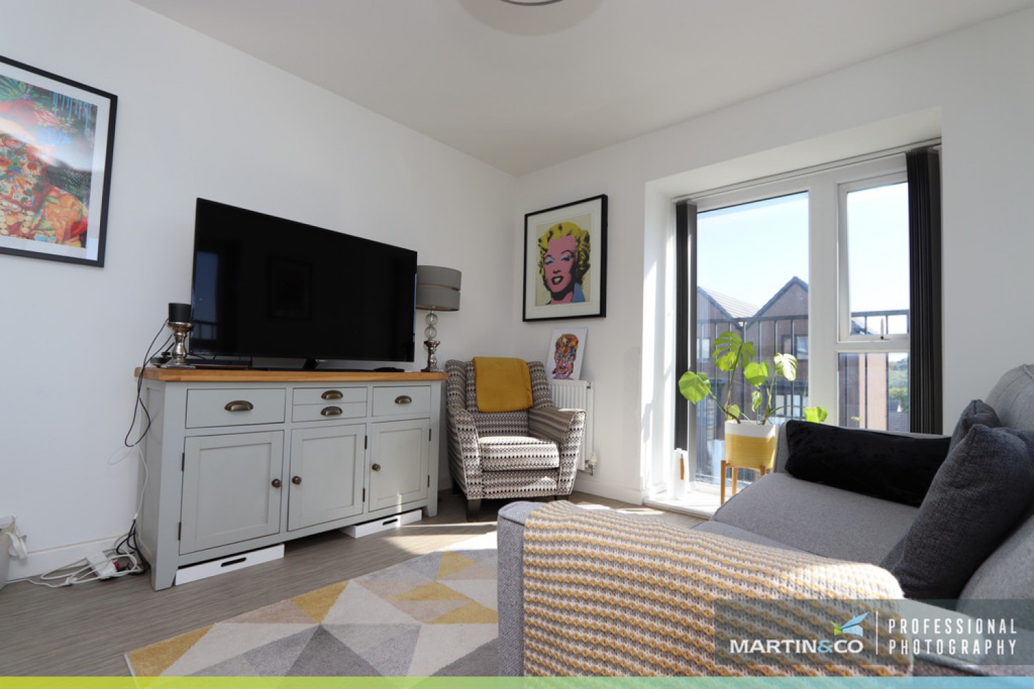 2 bedroom Flat for Sale Church Road, St Edeyrns