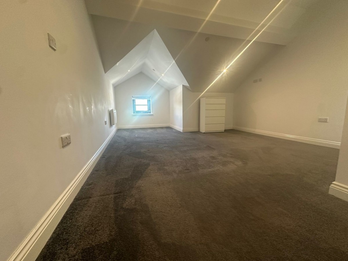Howfield Flat 5