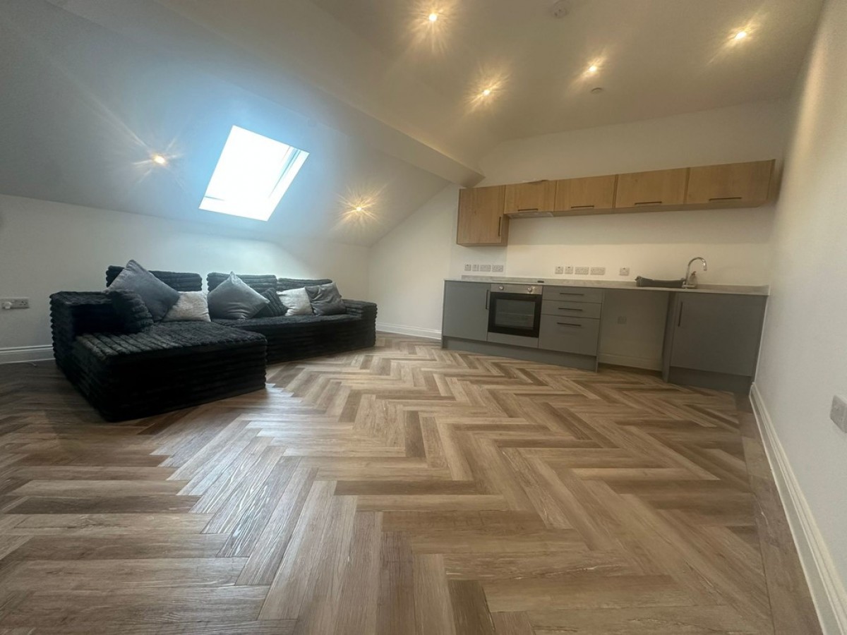 Howfield Flat 5
