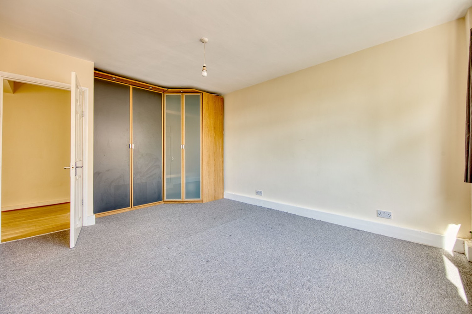2 bedroom Flat for Letting Chelston Court, Grosvenor Road