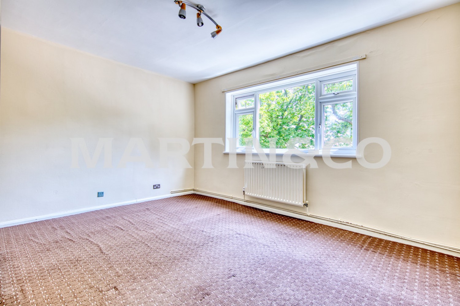 2 bedroom Flat for Letting Kingsley Court, New Wanstead, Wanstead