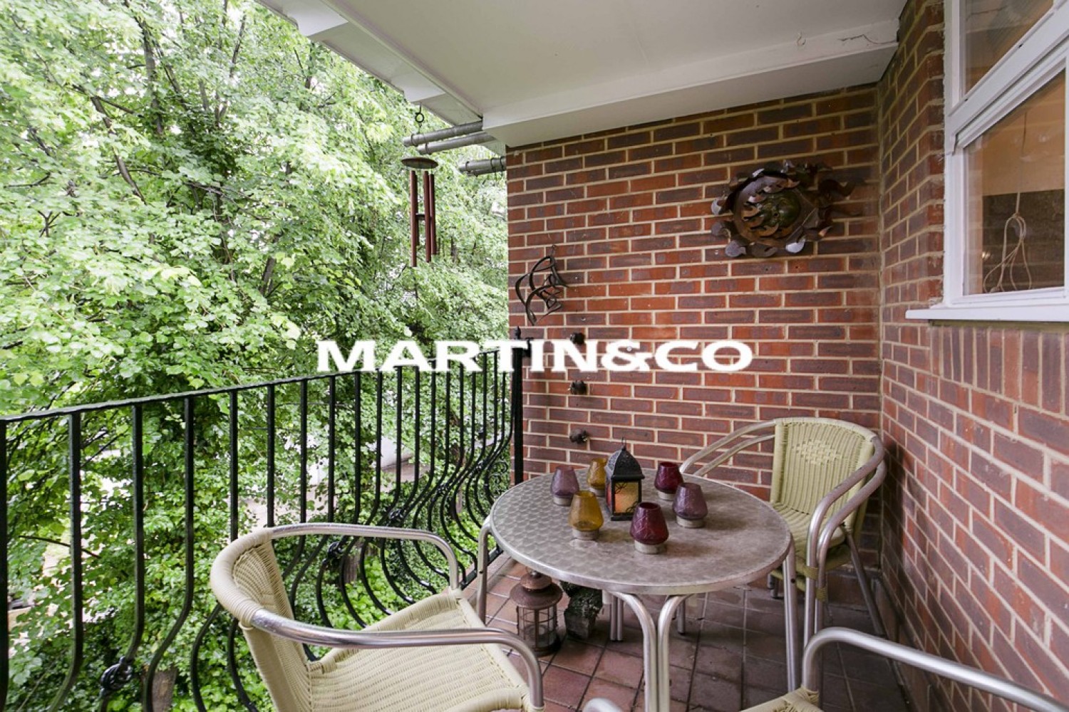 2 bedroom Flat for Letting The Ridings, Wanstead, Redbridge