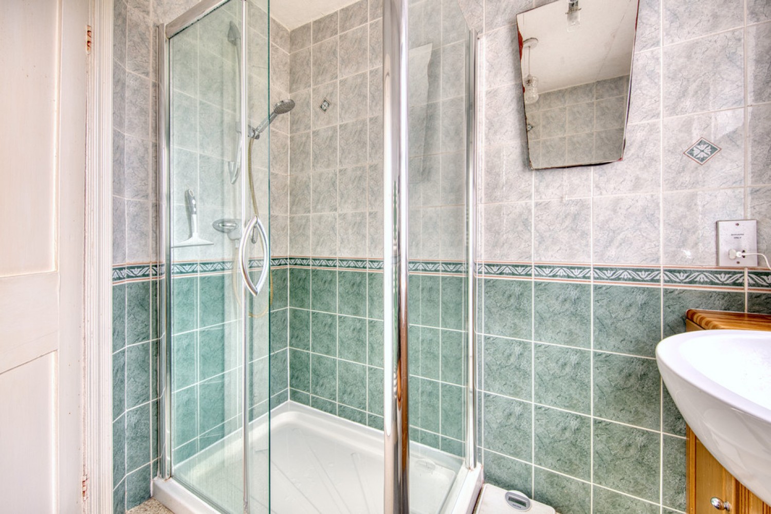 3 bedroom House for Sale Dover Road, Aldersbrook