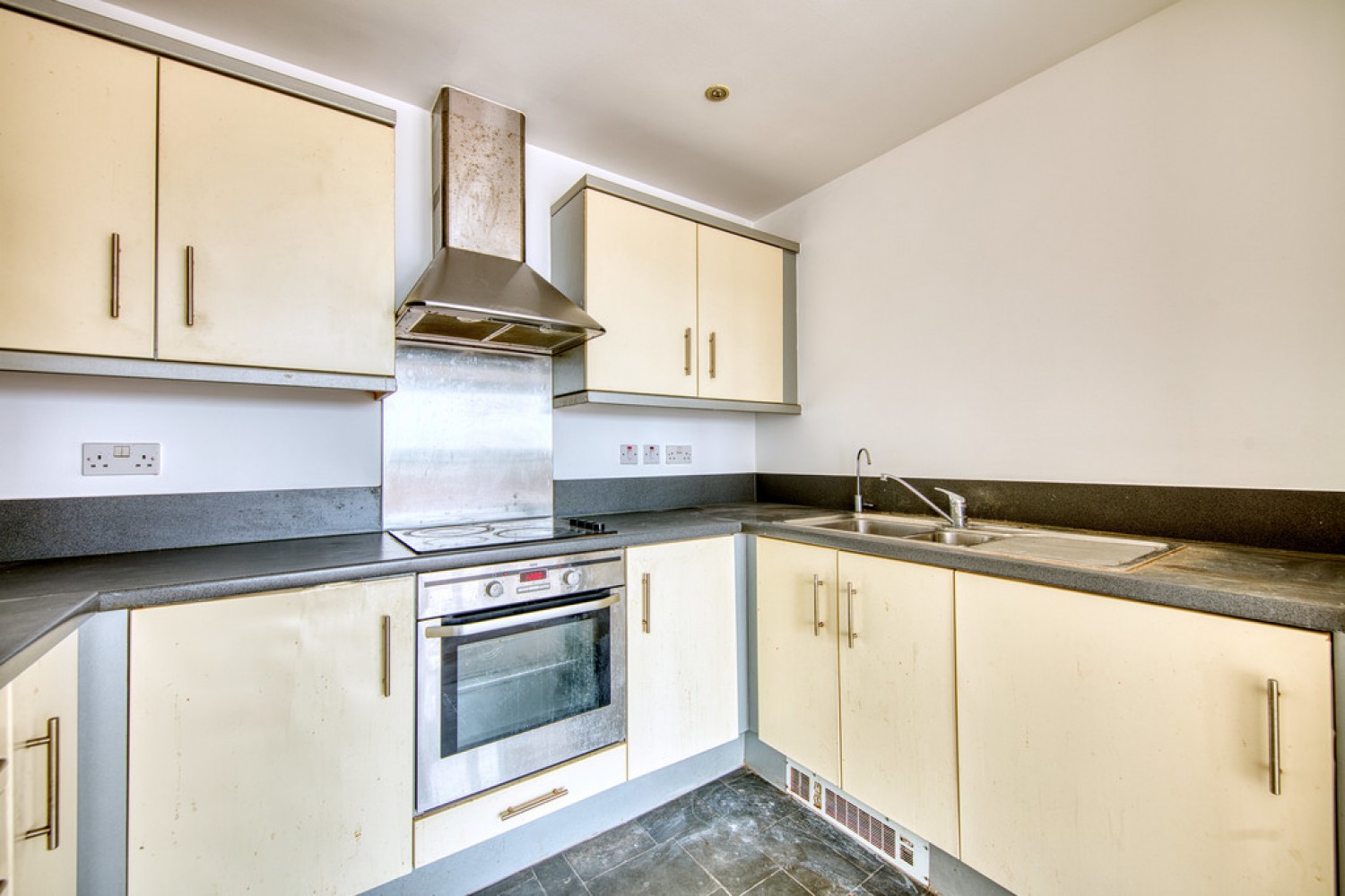 2 bedroom Flat for Letting Newbury Central, Essex