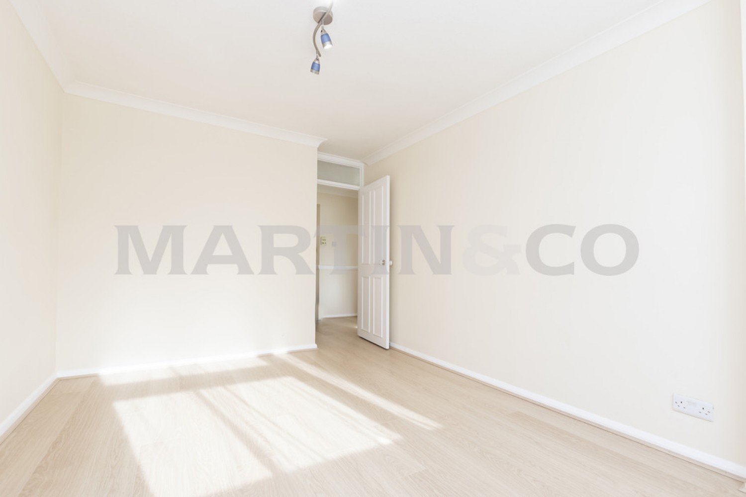 2 bedroom Flat for Letting Dudley Court, New Wanstead, Wanstead