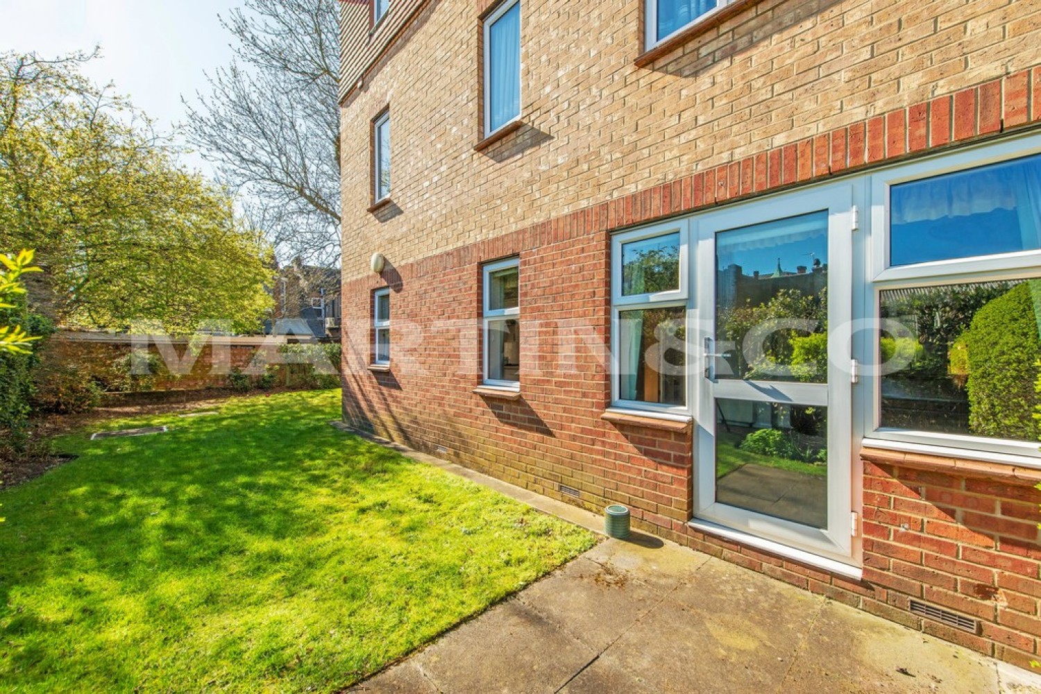 2 bedroom Flat for Sale Westminster Court, Wanstead