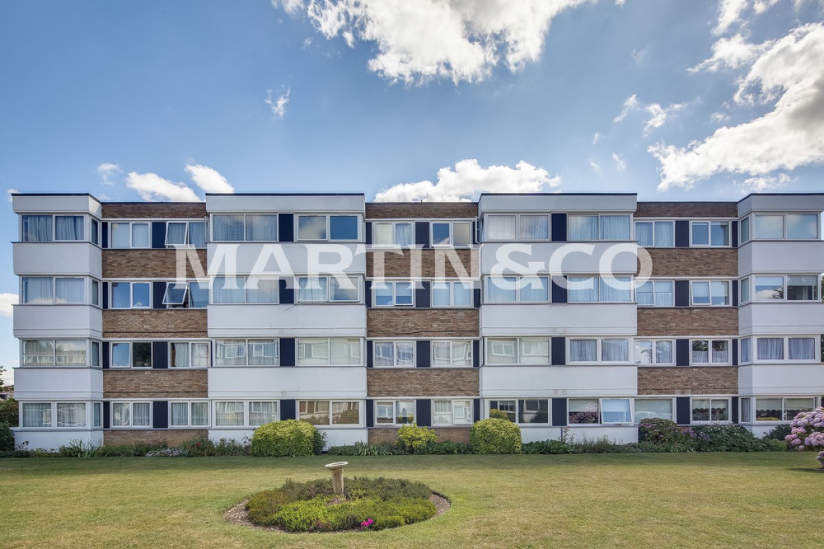 Queenswood Gardens, Aldersbrook, London