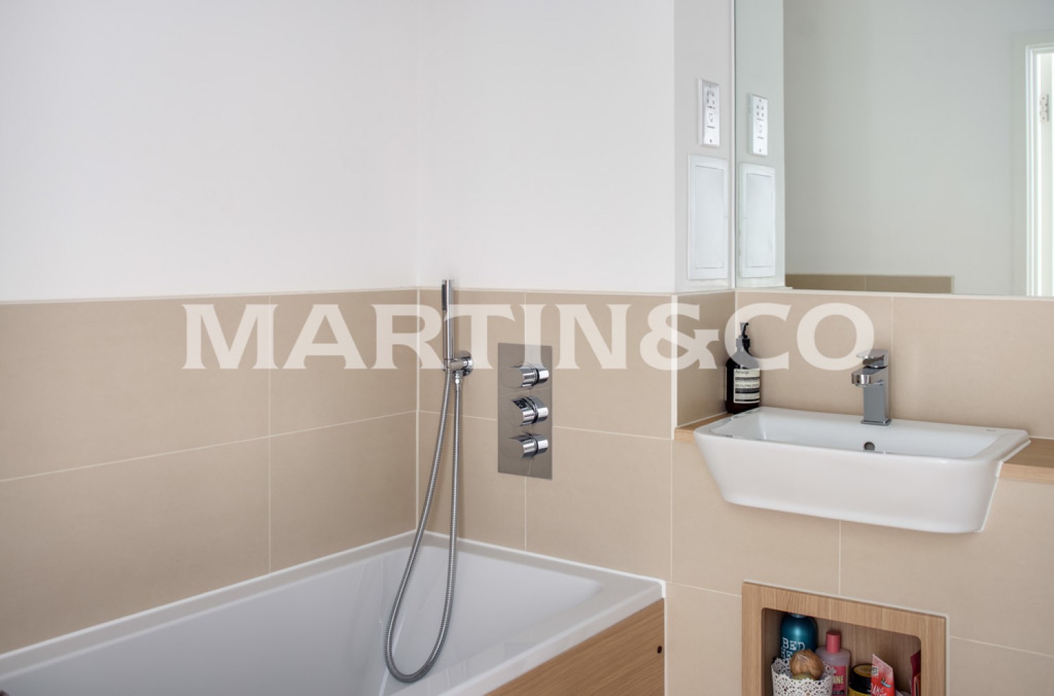 2 bedroom Flat for Sale Wildcary Lane, Harold Wood, Romford