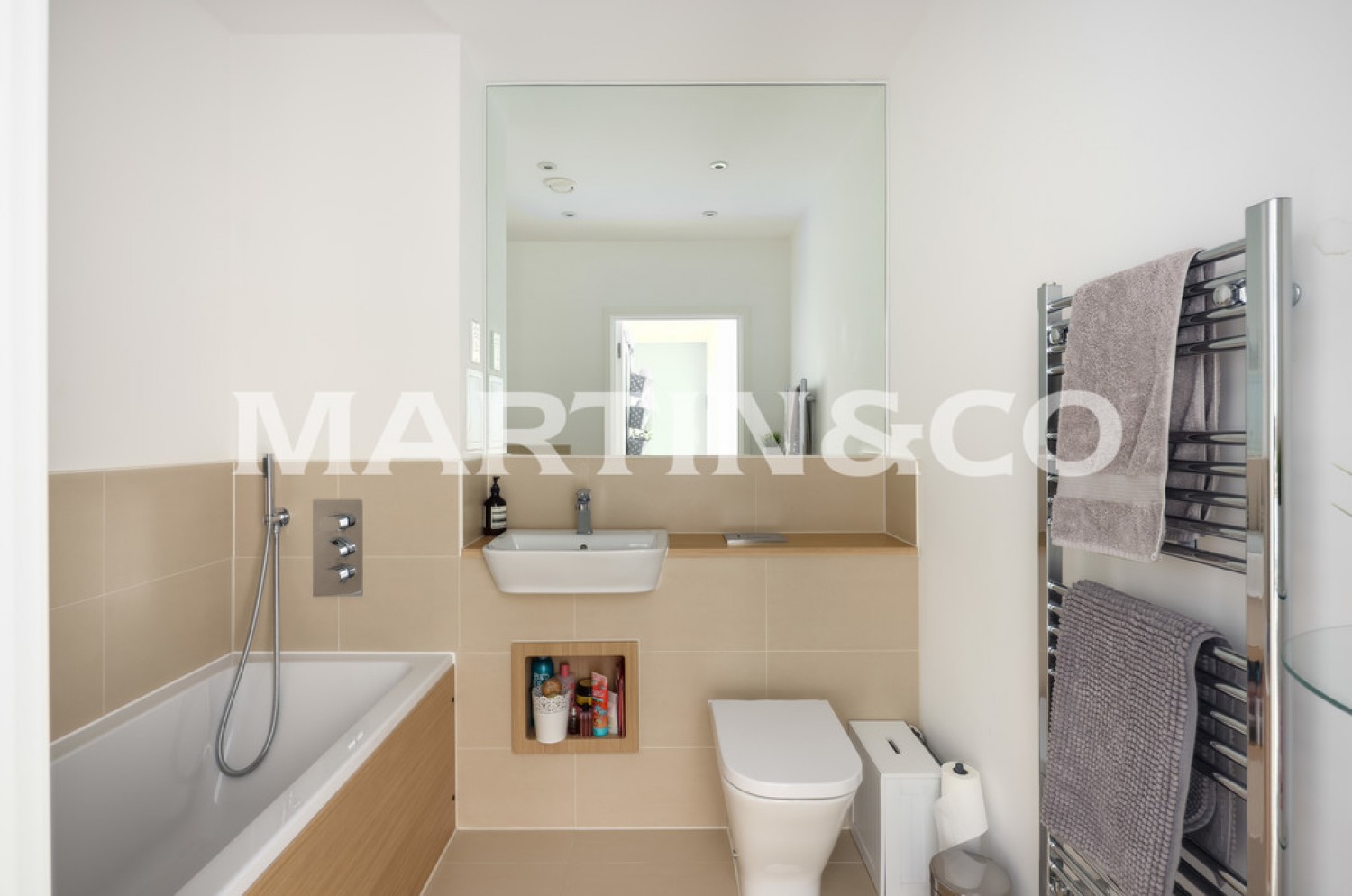 2 bedroom Flat for Sale Wildcary Lane, Harold Wood, Romford