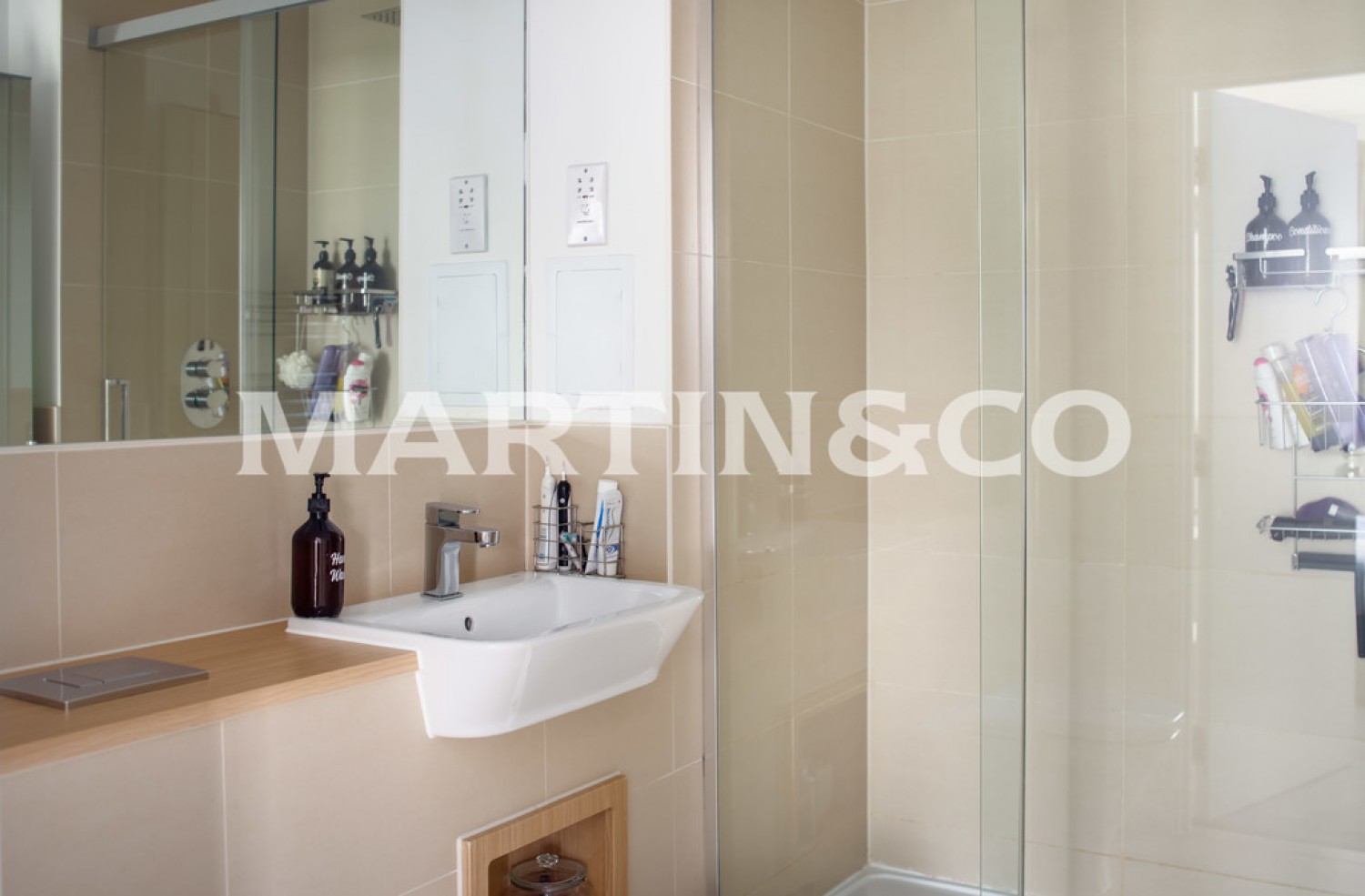 2 bedroom Flat for Sale Wildcary Lane, Harold Wood, Romford